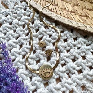 Elegant Gold Necklace and Earring Set